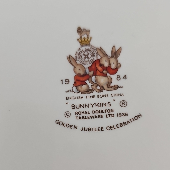 Charming Rabbit Design Dinner Plate - Picture 2 of 2